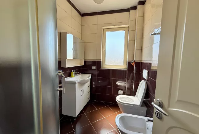 Shtepi me qera Apartament ne Tirane, 2+1, Mobilimi E mobiluar, Pagesa 800  Euro.