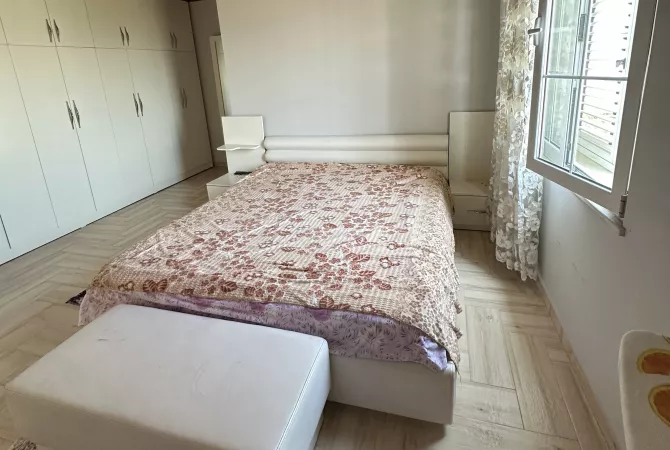 Shtepi me qera Shtepi Private ne Tirane, 3+1, Mobilimi E mobiluar, Pagesa 700  Euro.