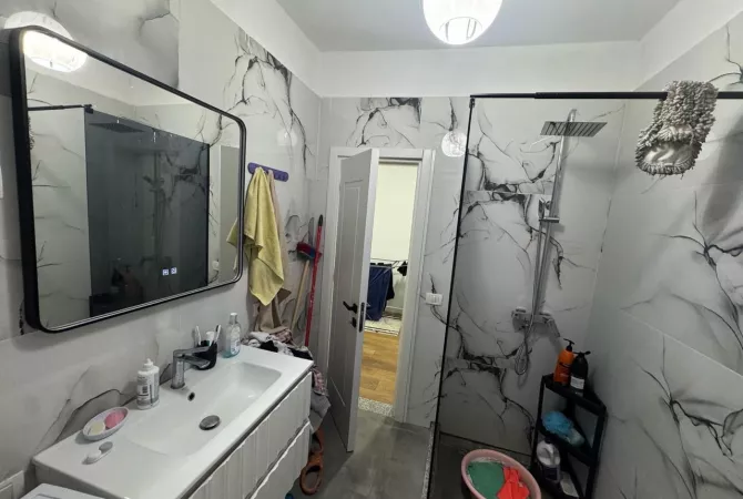 Shtepi ne shitje Apartament ne Tirane, 2+1, Mobilimi E mobiluar, Pagesa 155,000  Euro.