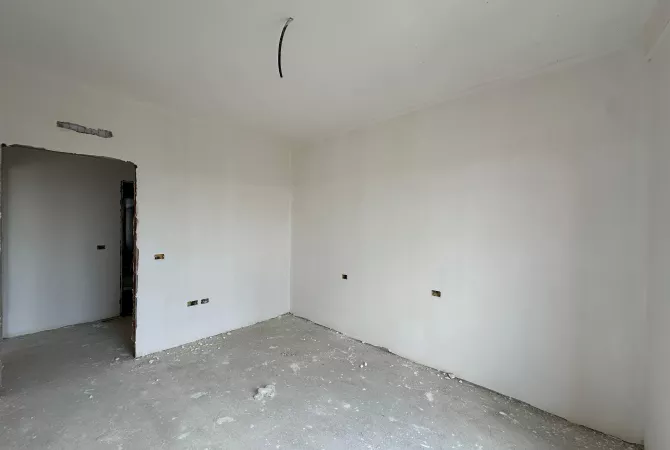 Shtepi ne shitje Apartament ne Tirane, 2+1, Mobilimi Bosh, pa mobiluar, Pagesa 100,000  Euro.