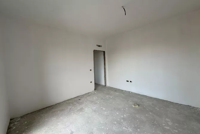 Shtepi ne shitje Apartament ne Tirane, 2+1, Mobilimi Bosh, pa mobiluar, Pagesa 100,000  Euro.