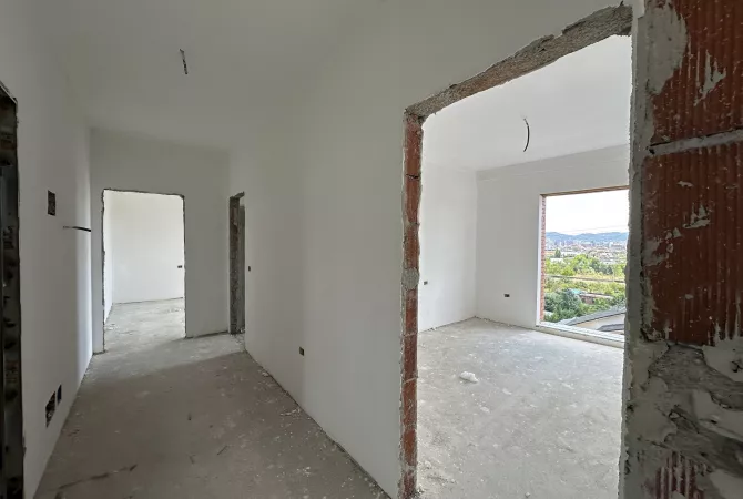 Shtepi ne shitje Apartament ne Tirane, 2+1, Mobilimi Bosh, pa mobiluar, Pagesa 100,000  Euro.