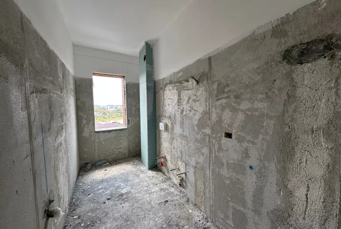 Shtepi ne shitje Apartament ne Tirane, 2+1, Mobilimi Bosh, pa mobiluar, Pagesa 100,000  Euro.