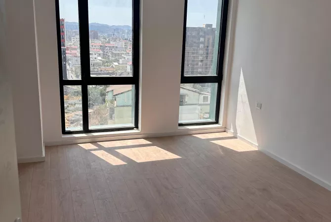 Shtepi ne shitje Apartament ne Tirane, 1+1, Mobilimi Bosh, pa mobiluar, Pagesa 145,000  Euro.