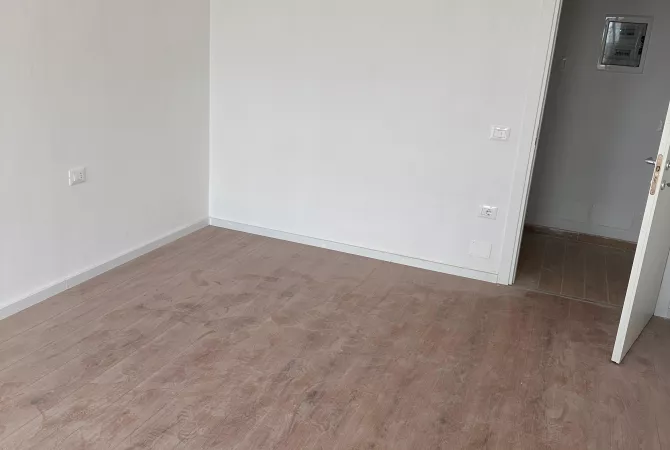 Shtepi ne shitje Apartament ne Tirane, 1+1, Mobilimi Bosh, pa mobiluar, Pagesa 145,000  Euro.