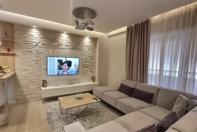 Shtepi me qera 2+1 ne Tirane - 900 Euro