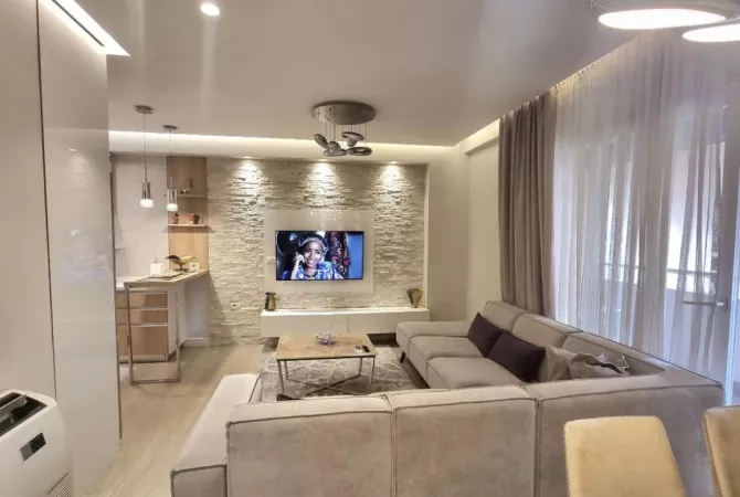 Shtepi me qera 2+1 ne Tirane - 900 Euro
