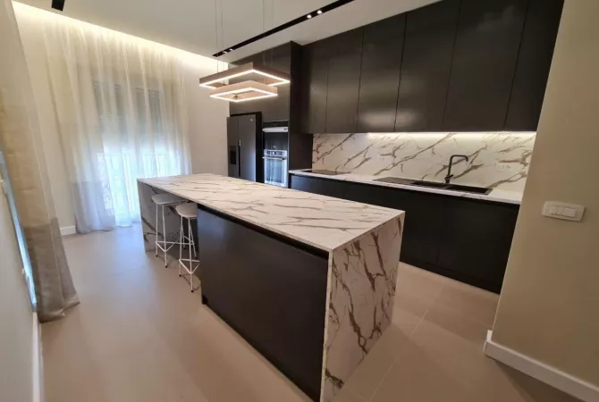 Shtepi me qera Apartament ne Tirane, 2+1, Mobilimi E mobiluar, Pagesa 2,000  Euro.