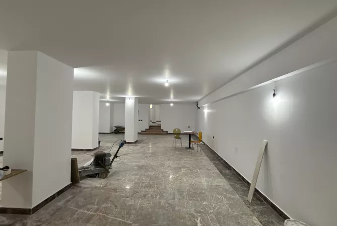 Ambient biznesi me qera 1+1 ne Tirane - 400,000 Leke