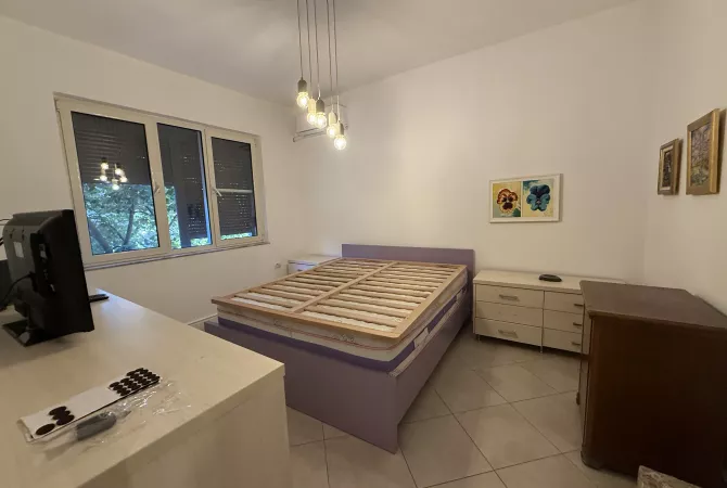 Shtepi me qera 1+1 ne Tirane - 60,000 Leke