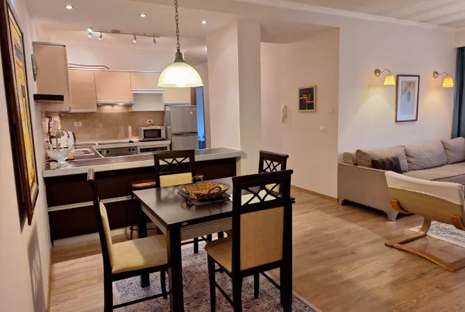 Shtepi me qera 2+1 ne Tirane - 900 Euro