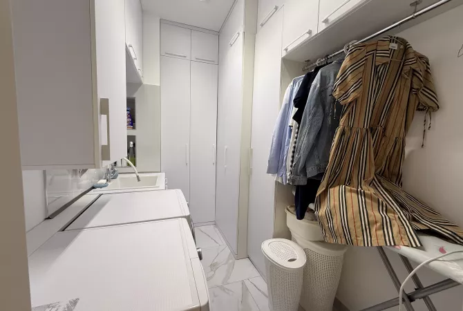 Shtepi ne shitje Apartament ne Tirane, 3+1, Mobilimi E mobiluar, Pagesa 380,000  Euro.