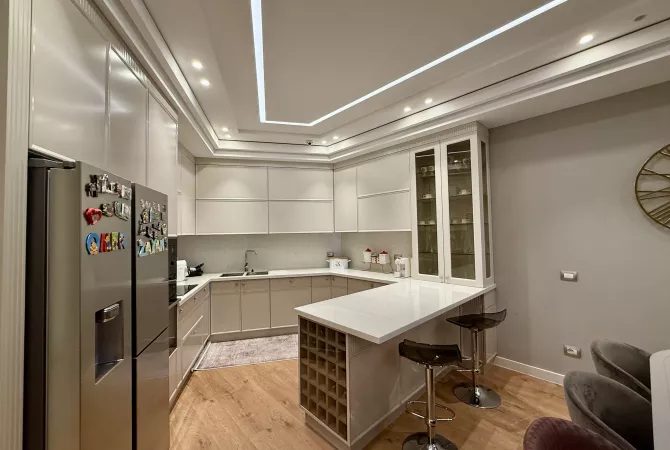 Shtepi ne shitje Apartament ne Tirane, 3+1, Mobilimi E mobiluar, Pagesa 380,000  Euro.