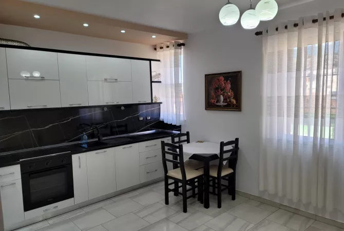 Shtepi me qera Apartament ne Tirane, 2+1, Mobilimi E mobiluar, Pagesa 65,000  Leke.