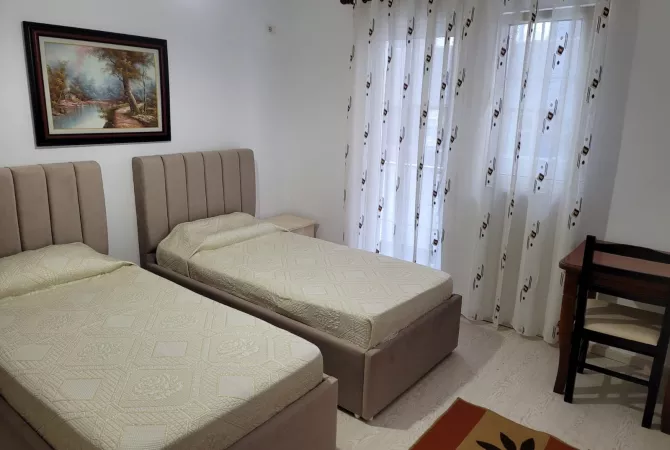 Shtepi me qera Apartament ne Tirane, 2+1, Mobilimi E mobiluar, Pagesa 65,000  Leke.