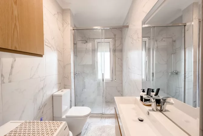 Shtepi ne shitje Apartament ne Tirane, 3+1, Mobilimi E mobiluar, Pagesa 230,000  Euro.