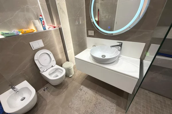 Shtepi me qera Apartament ne Tirane, 2+1, Mobilimi E mobiluar, Pagesa 135,000  Leke.