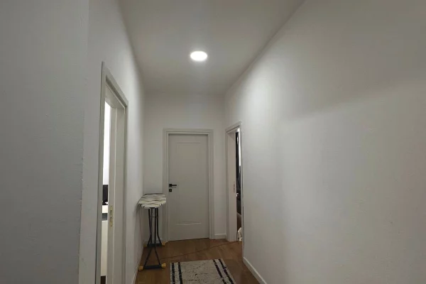 Shtepi ne shitje Apartament ne Tirane, 2+1, Mobilimi E mobiluar, Pagesa 150,000  Euro.
