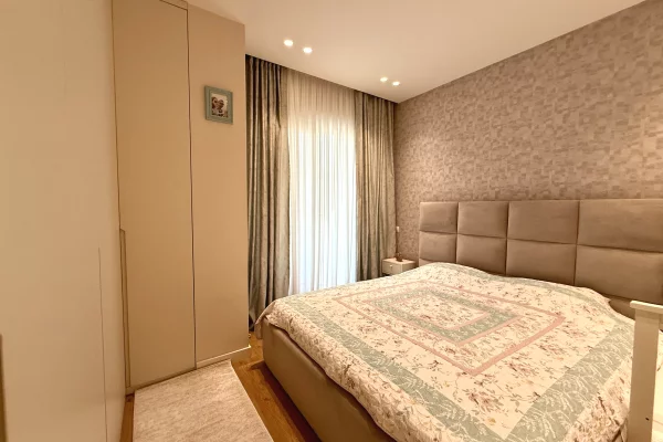 Shtepi ne shitje Apartament ne Tirane, 3+1, Mobilimi E mobiluar, Pagesa 355,000  Euro.