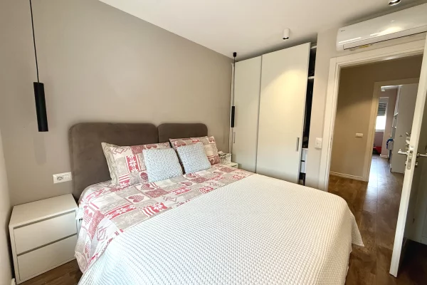 Shtepi ne shitje Apartament ne Tirane, 3+1, Mobilimi E mobiluar, Pagesa 240,000  Euro.
