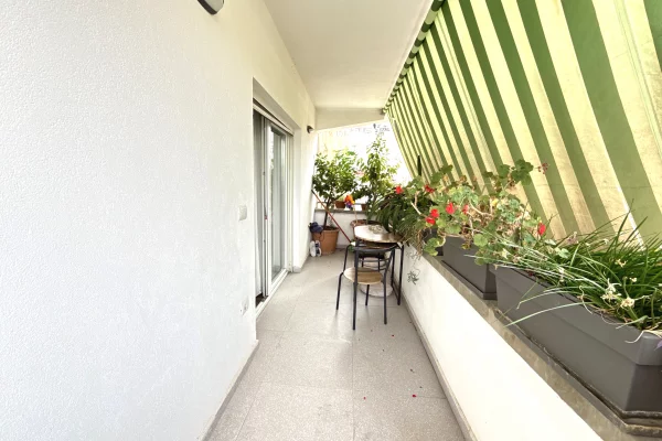 Shtepi ne shitje Apartament ne Tirane, 3+1, Mobilimi E mobiluar, Pagesa 240,000  Euro.