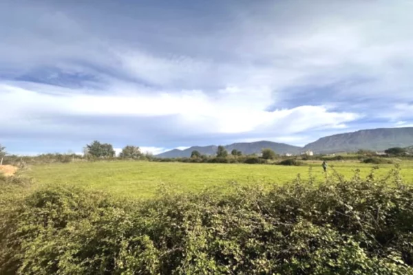 Truall ose Toke ne Tirane - 510,000 Euro