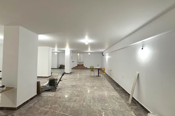 Business Property for Rent 1+1 in Tirana - 400,000 Leke