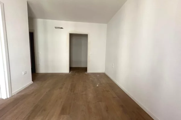 Shtepi ne shitje Apartament ne Tirane, 2+1, Mobilimi Bosh, pa mobiluar, Pagesa 182,000  Euro.