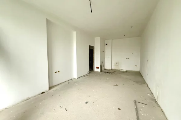 Shtepi ne shitje Apartament ne Tirane, 1+1, Mobilimi Bosh, pa mobiluar, Pagesa 215,000  Euro.