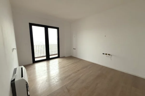 Jepet me qira zyre tek rruga e Kavajes