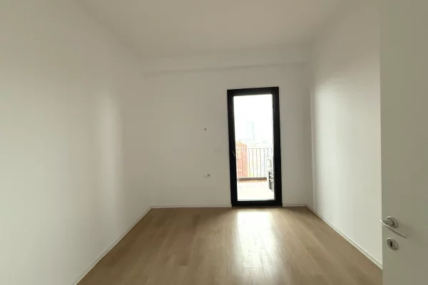 Jepet me qira zyre tek rruga e Kavajes