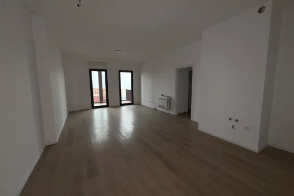 Ambient biznesi me qera 3+1 ne Tirane - 2,000 Euro