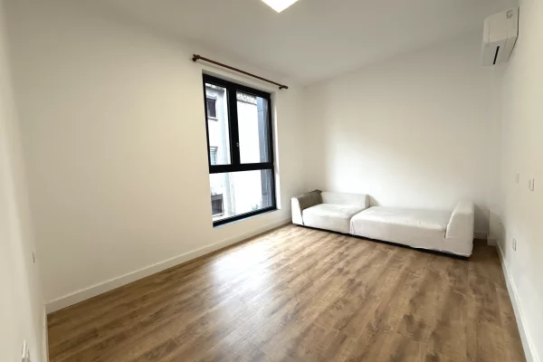 Ambiente Commerciale in Affitto 3+1 a Tirana - 400 Euro