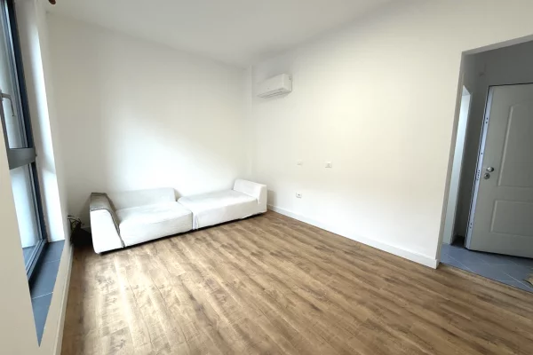 Ambiente Commerciale in Affitto 3+1 a Tirana - 400 Euro