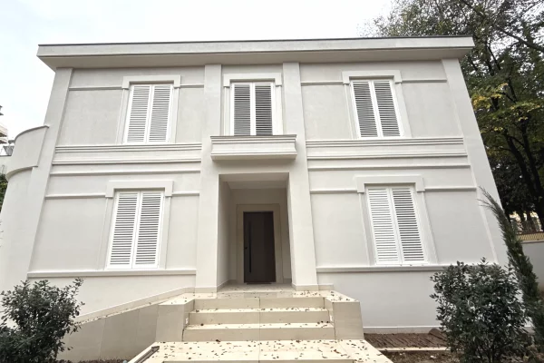 Ambiente Commerciale in Affitto 3+1 a Tirana - 9,000 Euro