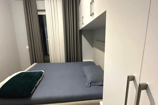 Shtepi ne shitje Apartament ne Tirane, 1+1, Mobilimi E mobiluar, Pagesa 95,000  Euro.