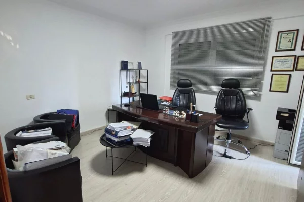 Ambient biznesi me qera 1+1 ne Tirane - 700 Euro