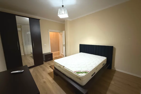 Shtepi me qera Apartament ne Tirane, 3+1, Mobilimi E mobiluar, Pagesa 900  Euro.