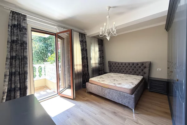 Shtepi me qera Apartament ne Tirane, 3+1, Mobilimi E mobiluar, Pagesa 900  Euro.