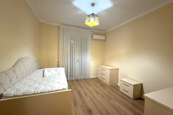 Shtepi me qera Apartament ne Tirane, 3+1, Mobilimi E mobiluar, Pagesa 900  Euro.