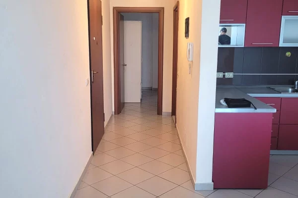 Shtepi ne shitje Apartament ne Tirane, 1+1, Mobilimi E mobiluar, Pagesa 158,000  Euro.