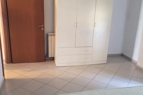 Shtepi ne shitje Apartament ne Tirane, 1+1, Mobilimi E mobiluar, Pagesa 158,000  Euro.
