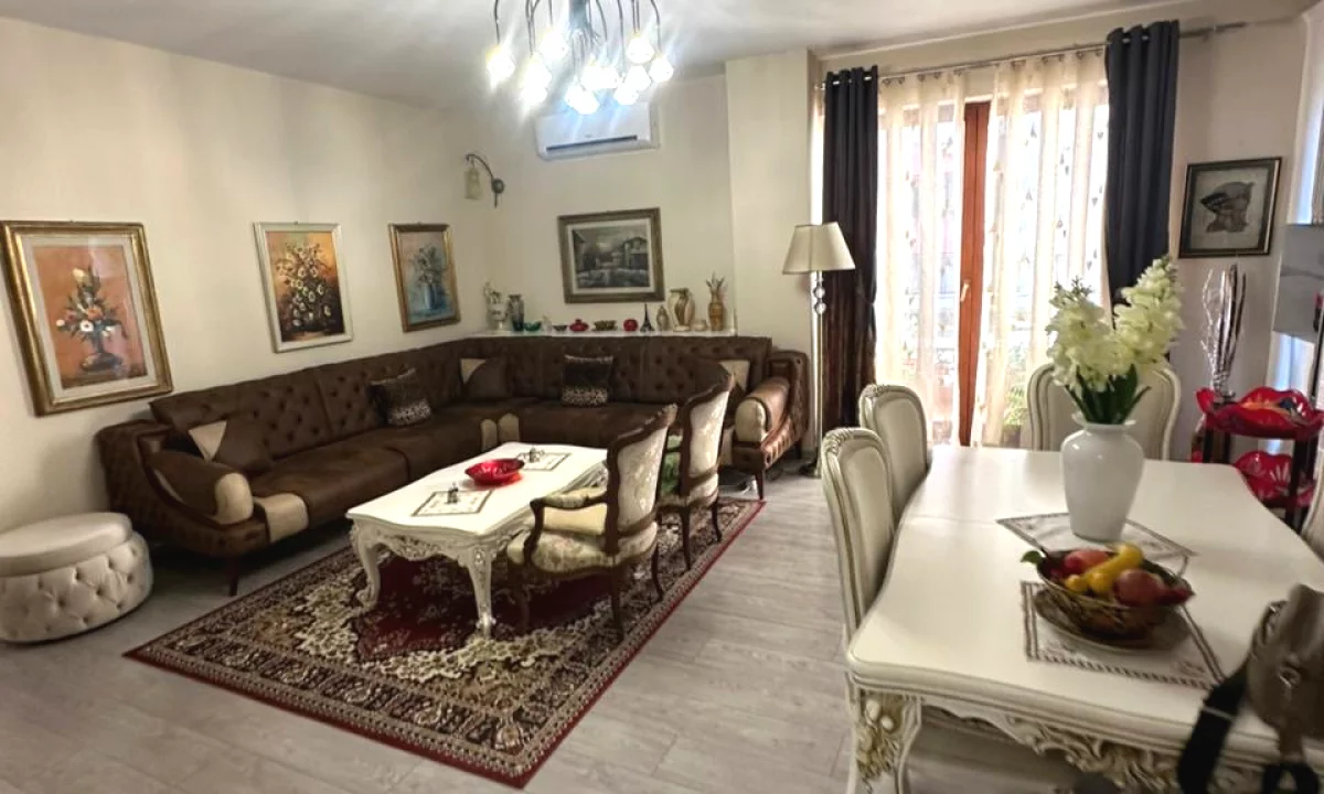 Shtepi ne shitje Apartament ne Tirane, 2+1, Mobilimi E mobiluar, Pagesa 280,000  Euro.