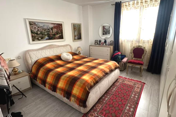 Shtepi ne shitje Apartament ne Tirane, 2+1, Mobilimi E mobiluar, Pagesa 280,000  Euro.