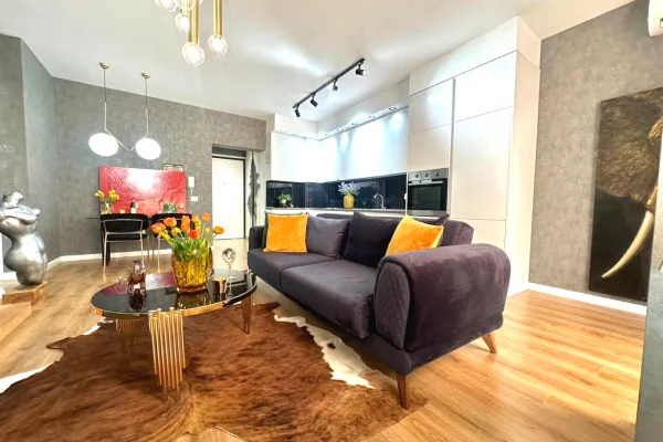 Shitet apartament 1+1 