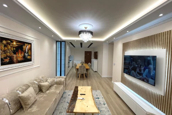 Shtepi me qera 2+1 ne Tirane - 1,300 Euro