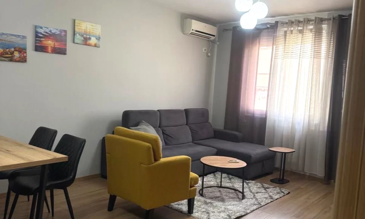 Shtepi me qera Apartament ne Tirane, 1+1, Mobilimi E mobiluar, Pagesa 60,000  Leke.