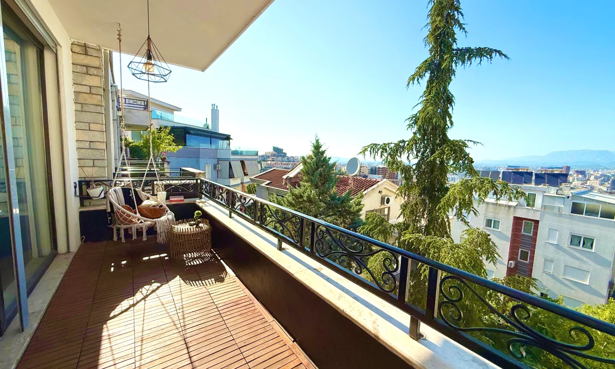 Shtepi ne shitje Apartament ne Tirane, 2+1, Mobilimi Bosh, pa mobiluar, Pagesa 285,000  Euro.