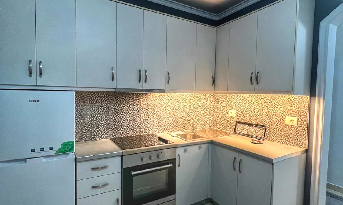 Appartamento in affitto a Tirana 2+1, Arredato