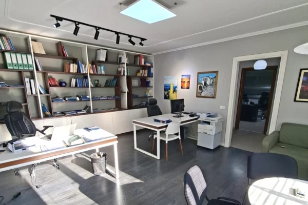 Business Property for Rent 2+1 in Tirana - 700 Euro